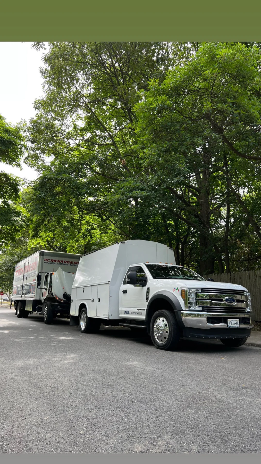 AVR Services mobile repair truck assisting a PC Richard commercial vehicle